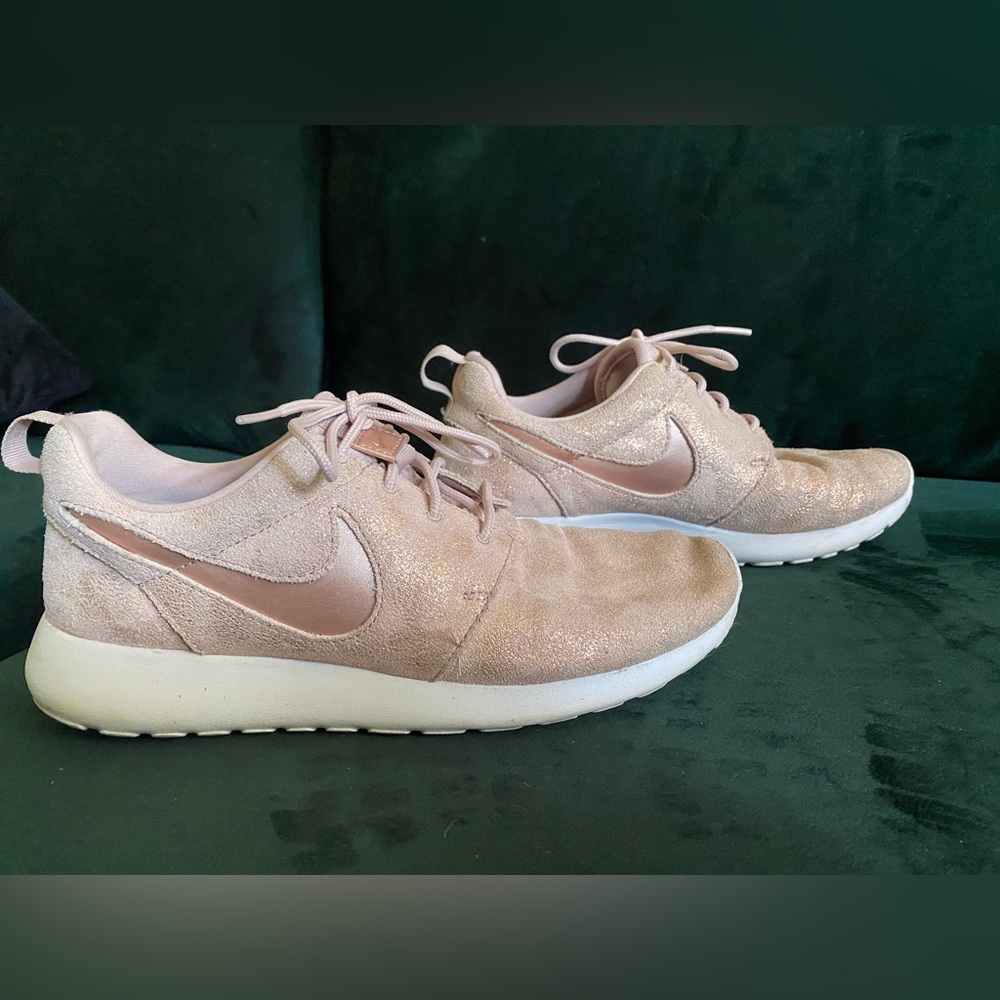 Nike Women's Blush pink leather Sneakers